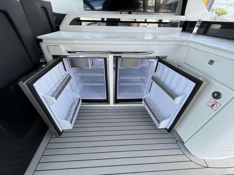 2024 Cruisers Yachts 50 GLS Outboard