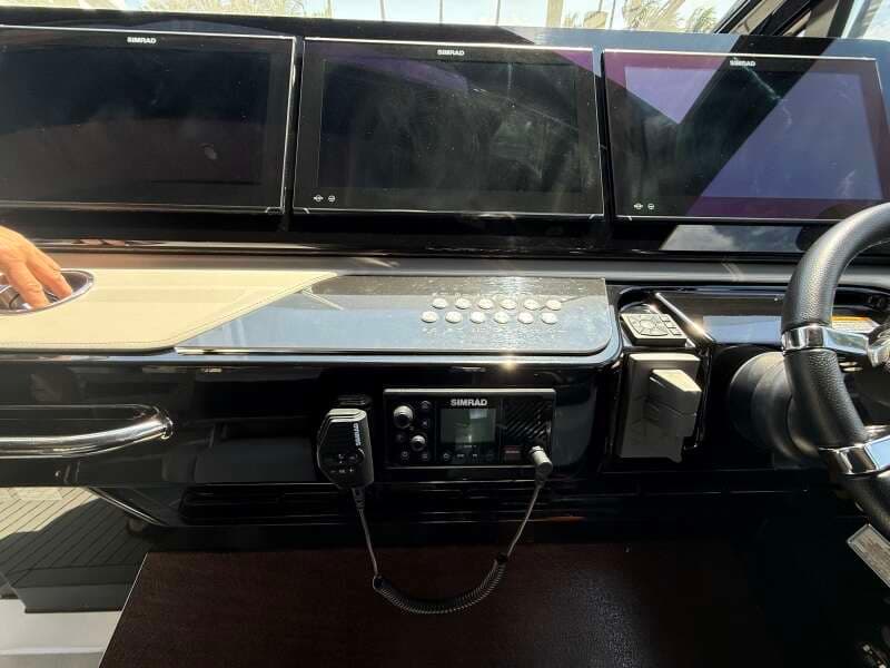 2024 Cruisers Yachts 50 GLS Outboard