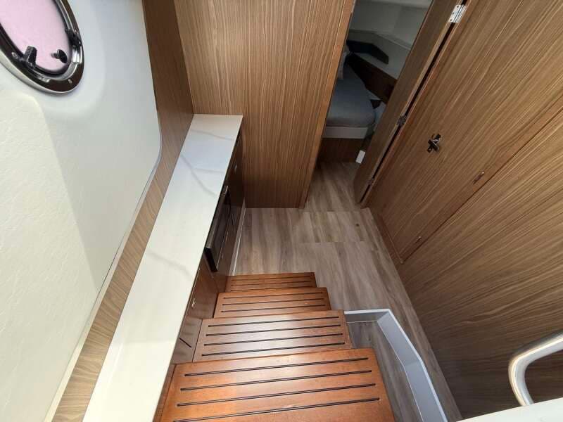 2024 Cruisers Yachts 50 GLS Outboard