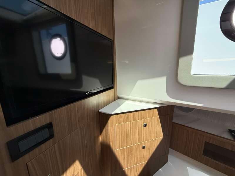 2024 Cruisers Yachts 50 GLS Outboard