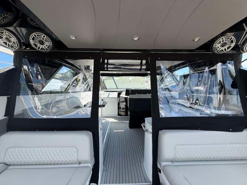 2024 Cruisers Yachts 50 GLS Outboard