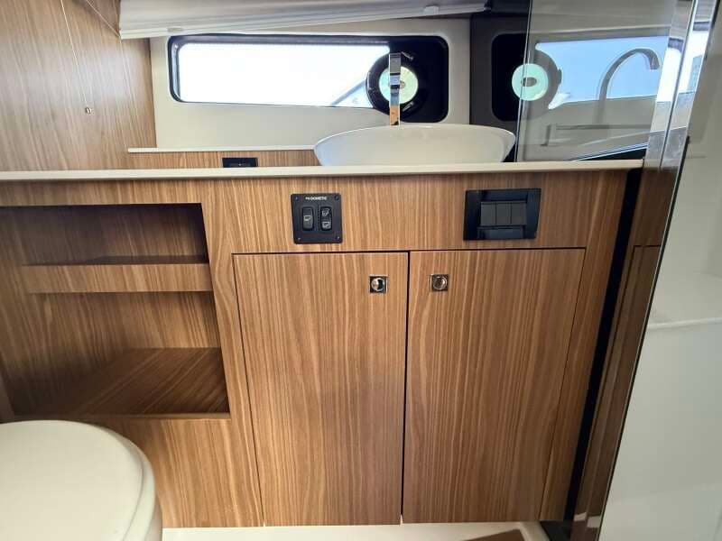 2024 Cruisers Yachts 50 GLS Outboard