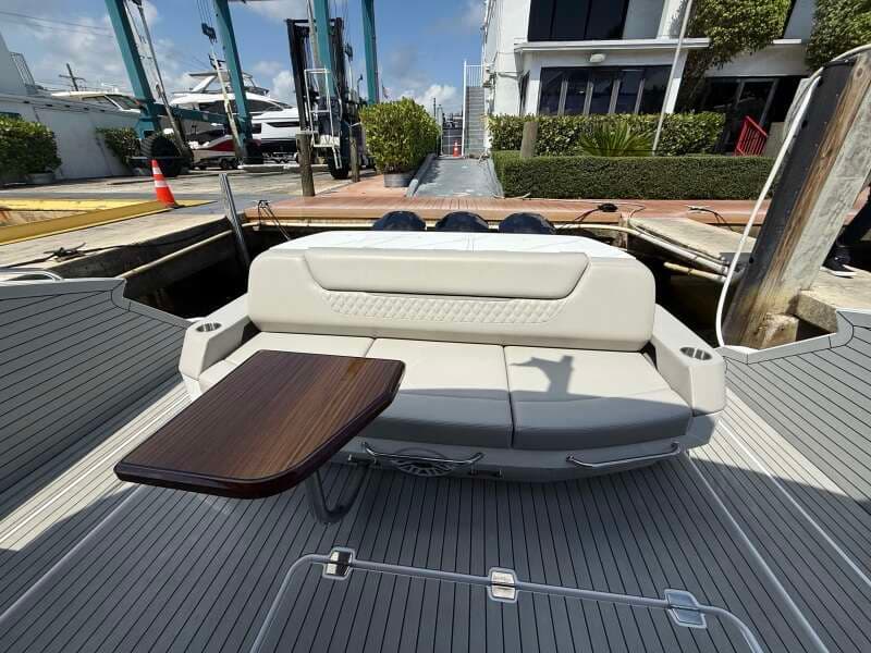 2024 Cruisers Yachts 50 GLS Outboard