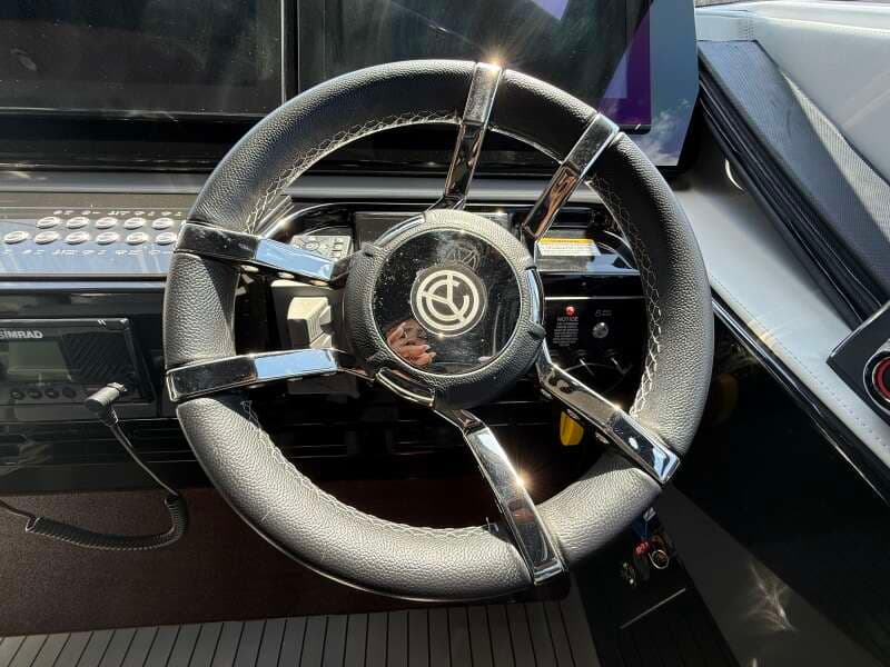 2024 Cruisers Yachts 50 GLS Outboard