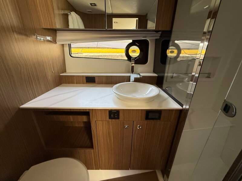 2024 Cruisers Yachts 50 GLS Outboard