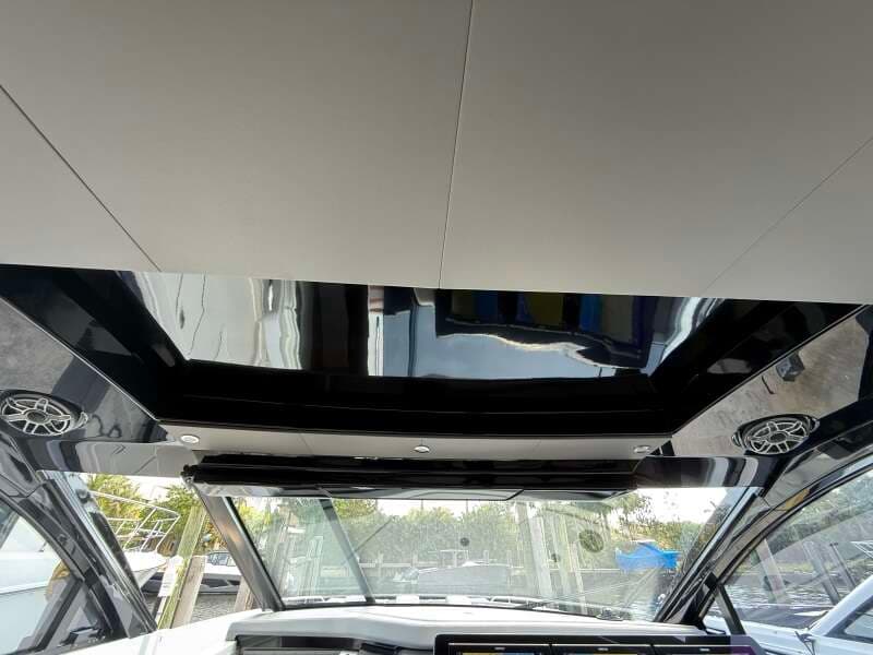 2024 Cruisers Yachts 50 GLS Outboard