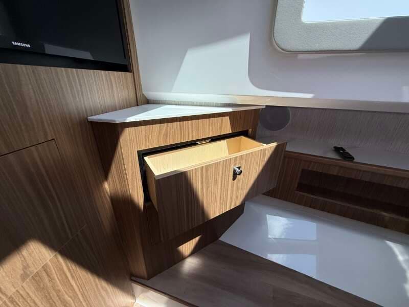 2024 Cruisers Yachts 50 GLS Outboard