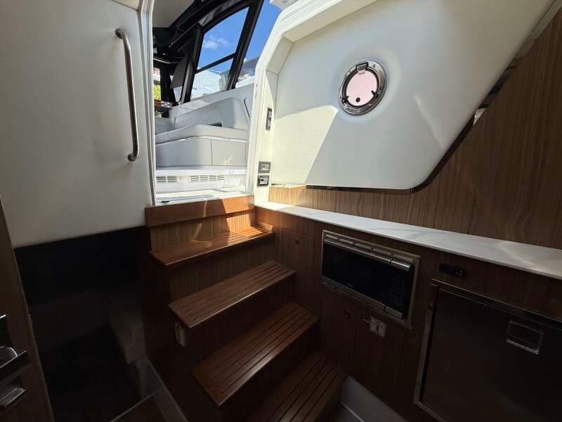 2024 Cruisers Yachts 50 GLS Outboard