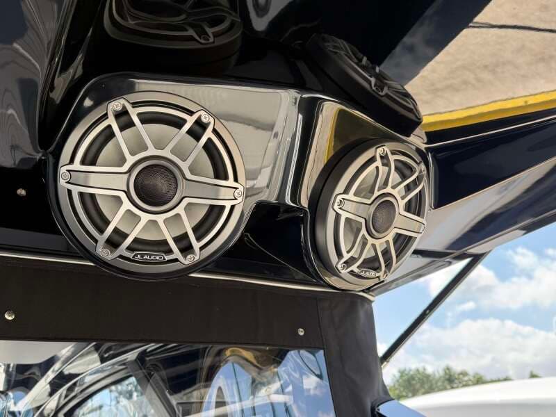 2024 Cruisers Yachts 50 GLS Outboard