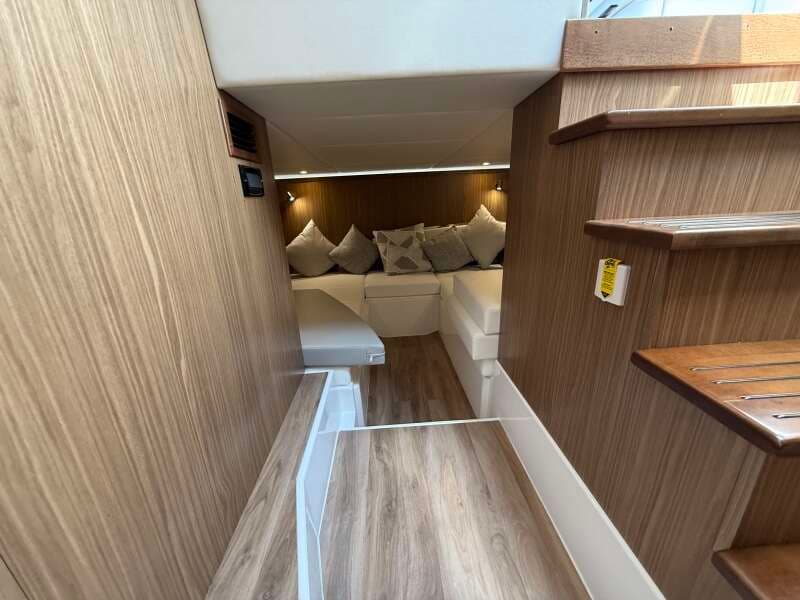 2024 Cruisers Yachts 50 GLS Outboard