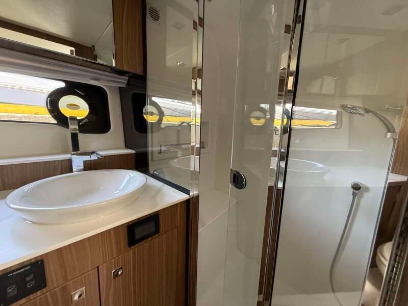 2024 Cruisers Yachts 50 GLS Outboard