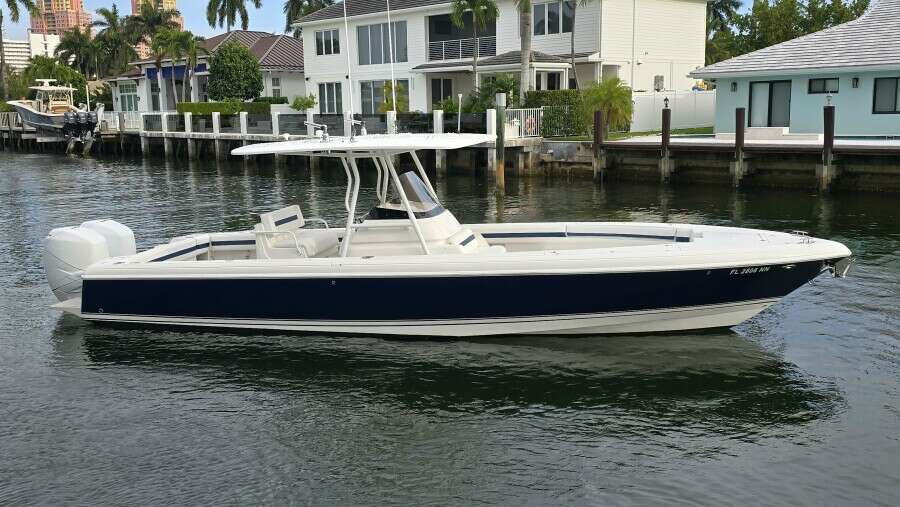 2007 Intrepid 323 Open