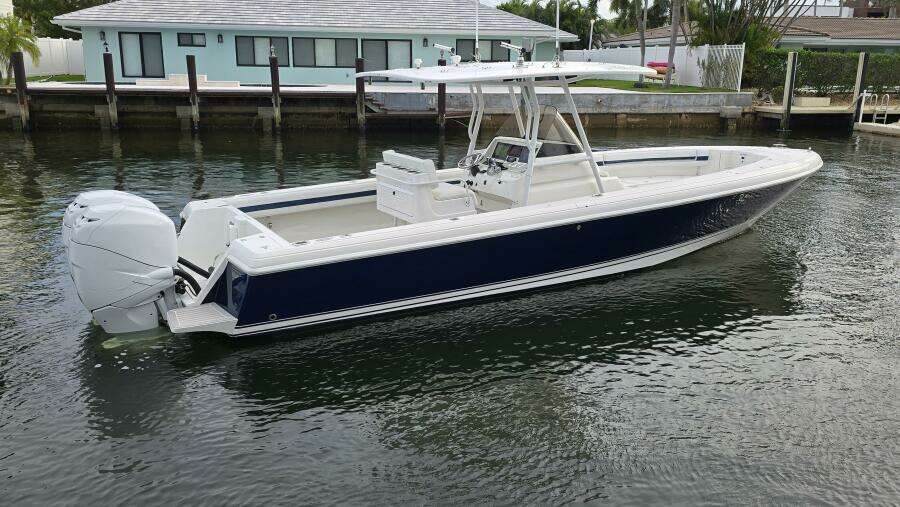 2007 Intrepid 323 Open