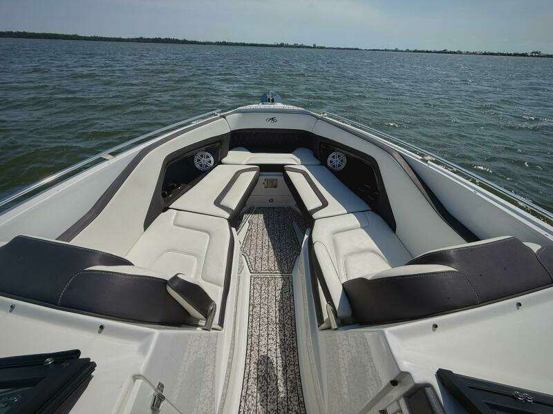 2020 Monterey 29 305SSD