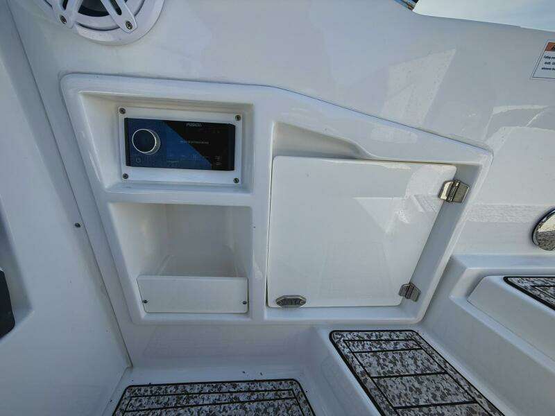 2020 Monterey 29 305SSD