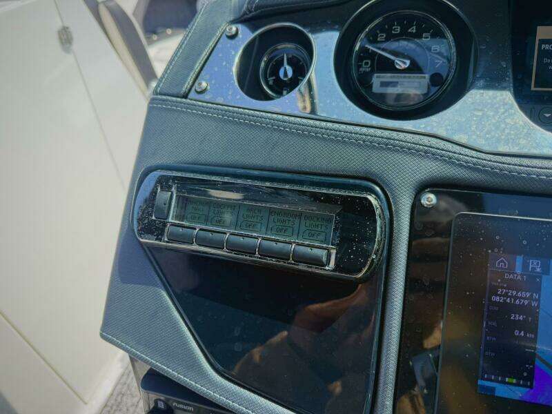 2020 Monterey 29 305SSD