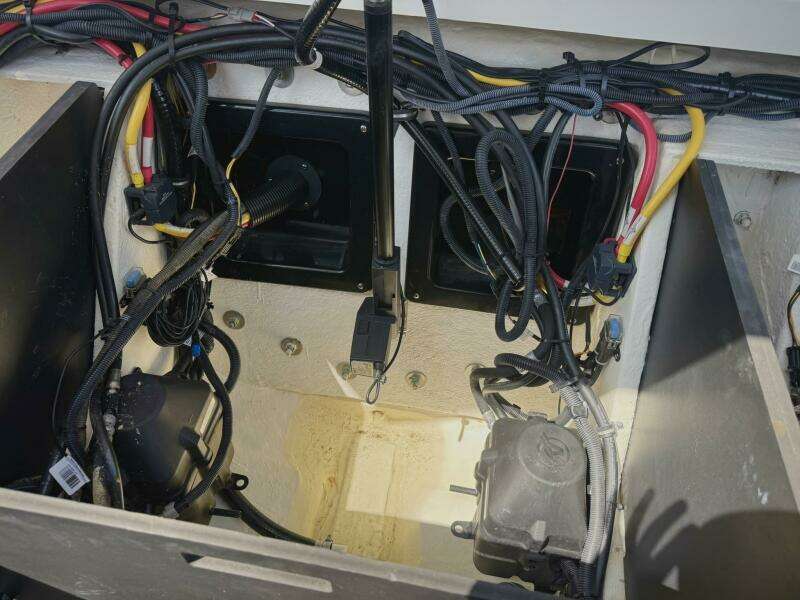 2020 Monterey 29 305SSD