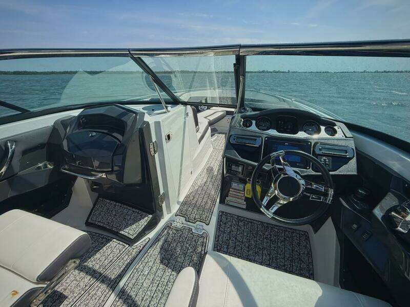 2020 Monterey 29 305SSD