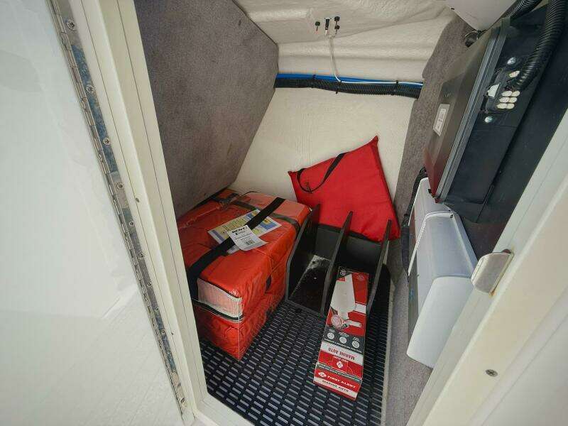 2020 Monterey 29 305SSD