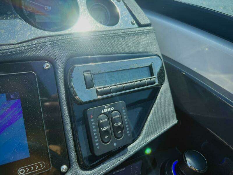 2020 Monterey 29 305SSD