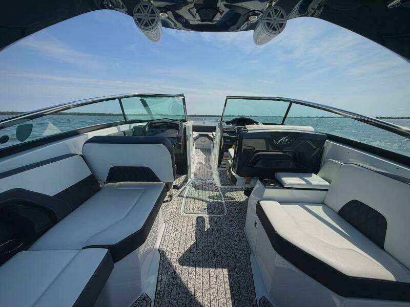 2020 Monterey 29 305SSD