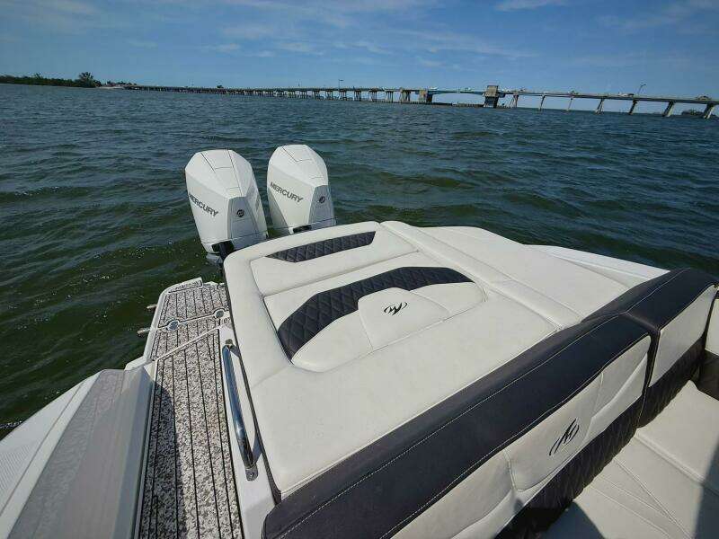 2020 Monterey 29 305SSD