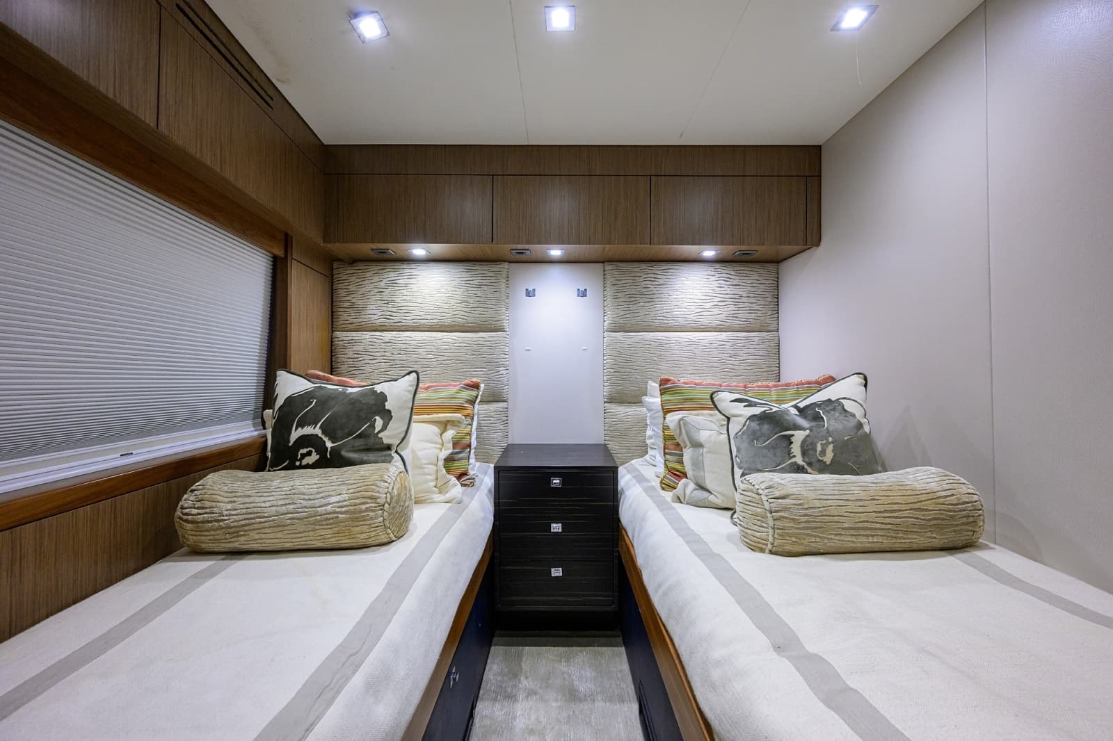 2013 Hatteras 80 Motor Yacht