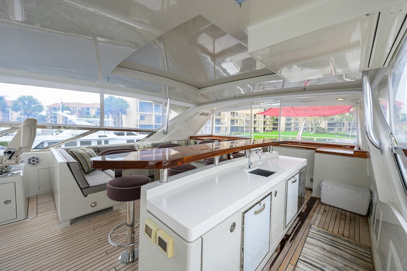 2013 Hatteras 80 Motor Yacht