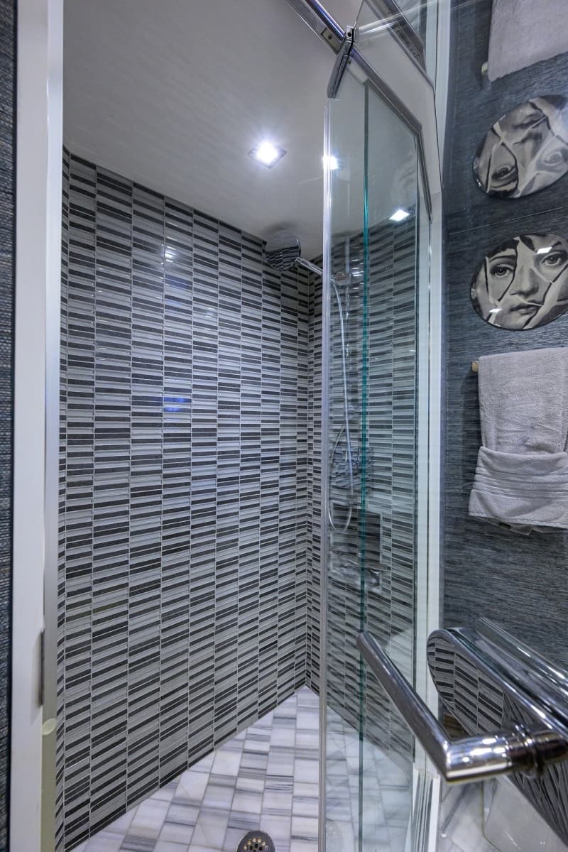 2013 Hatteras 80 Motor Yacht