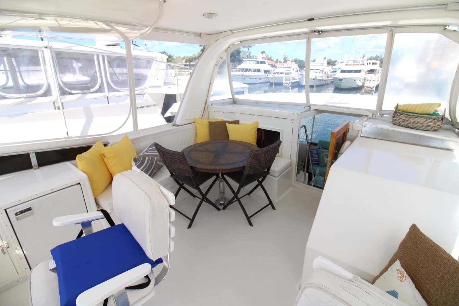 1995 Jefferson 52 Rivanna Cockpit MY