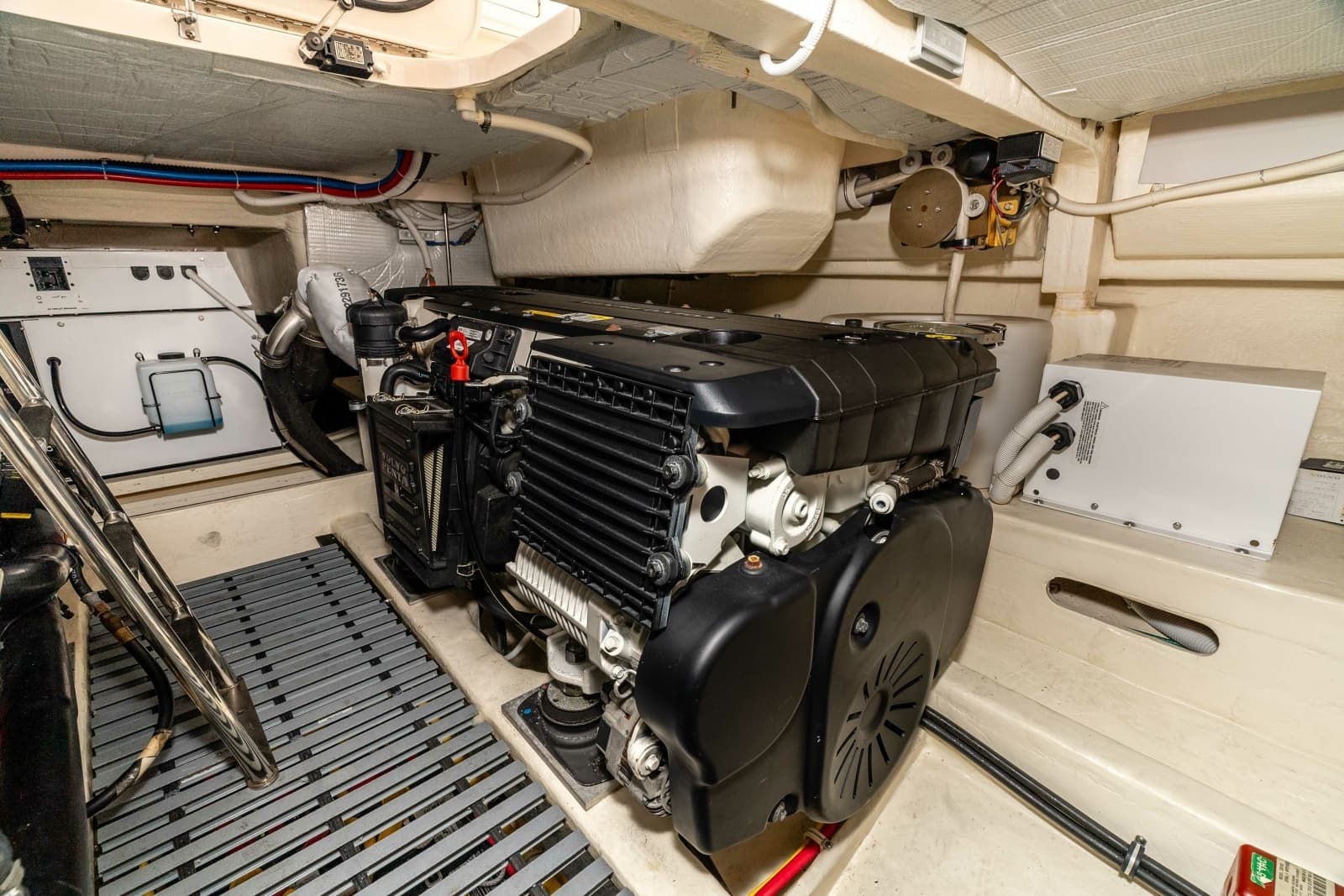 2016 Tiara Q44 LIVIMAC