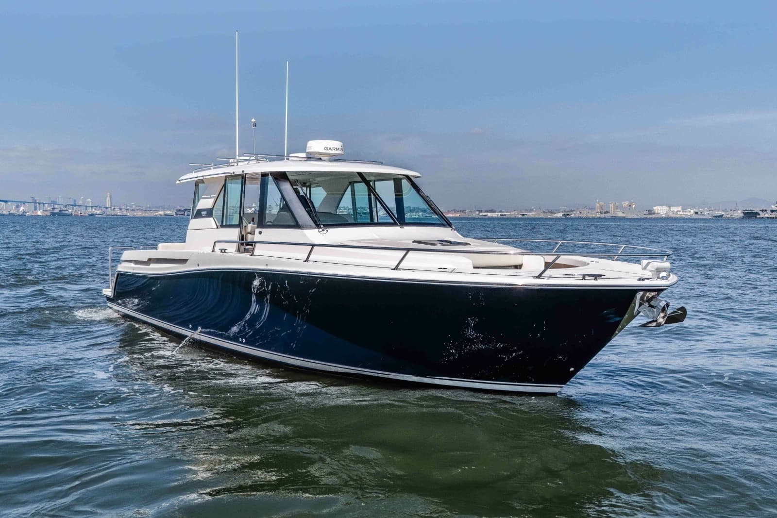 2016 Tiara Q44 LIVIMAC