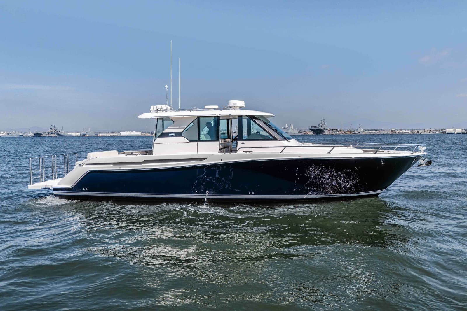 2016 Tiara Q44 LIVIMAC