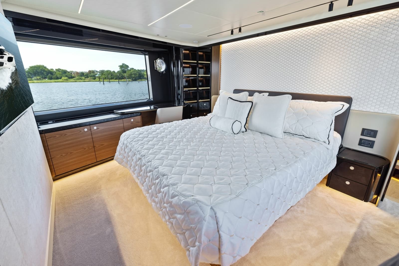 2024 Absolute Navetta 64