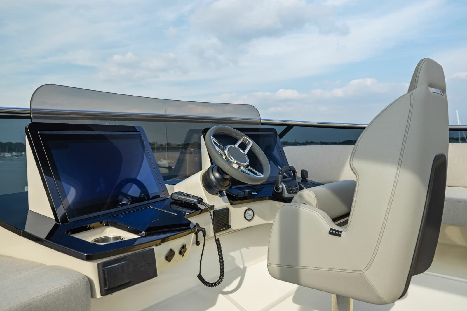 2024 Absolute Navetta 64