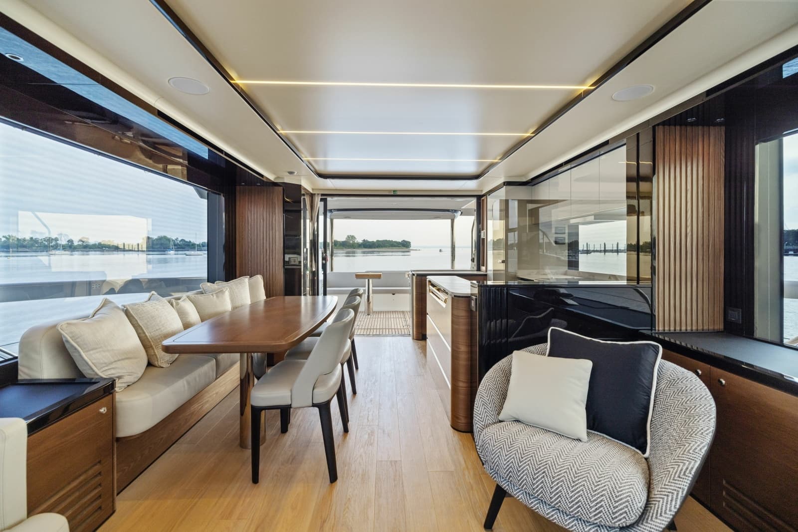 2024 Absolute Navetta 64