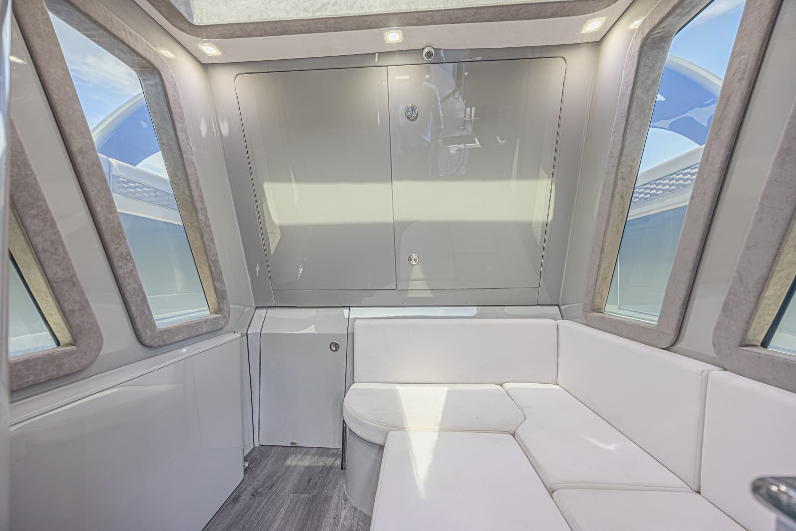 2025 Midnight Express 52 Vitesse