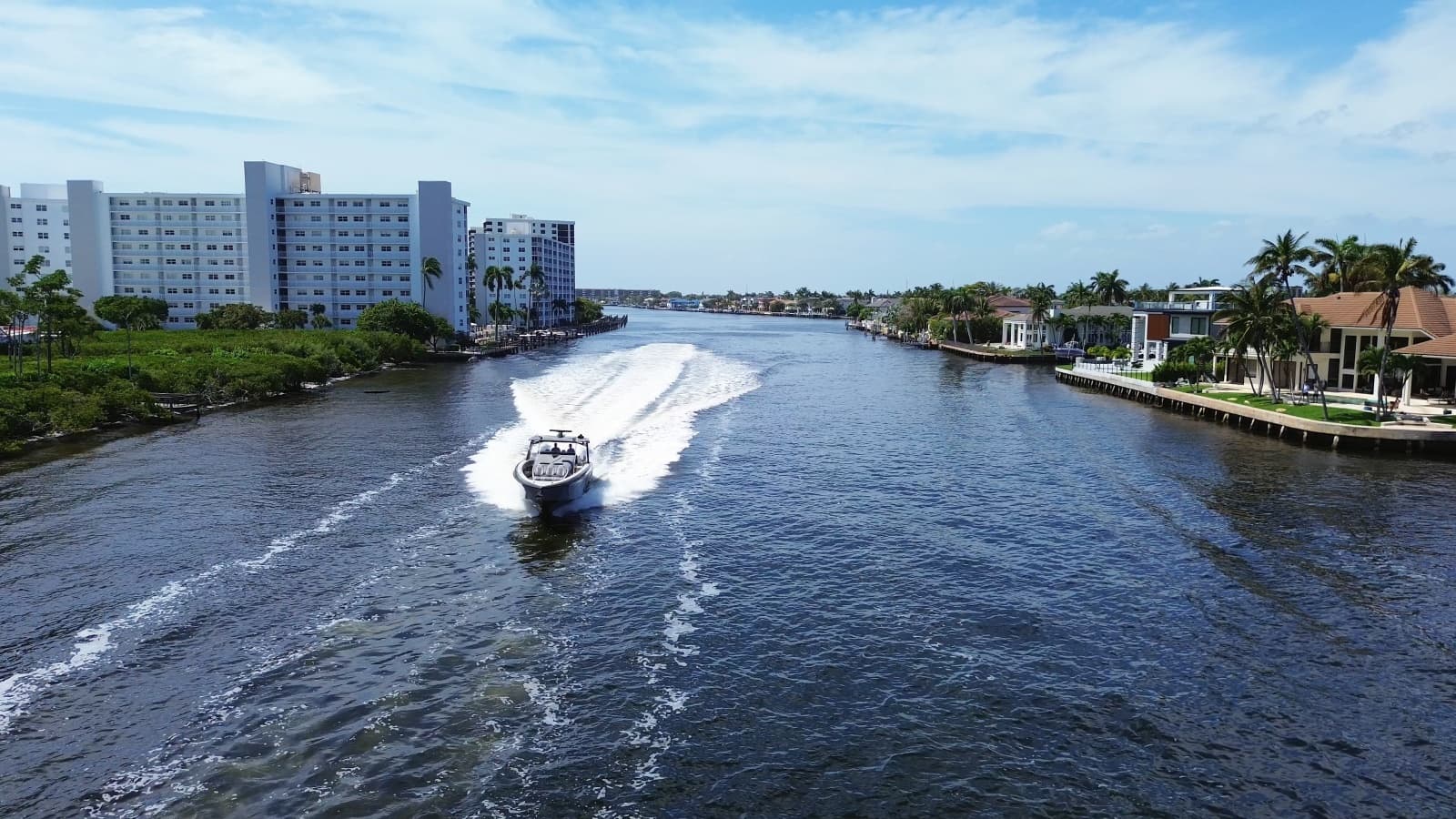 2025 Midnight Express 52 Vitesse