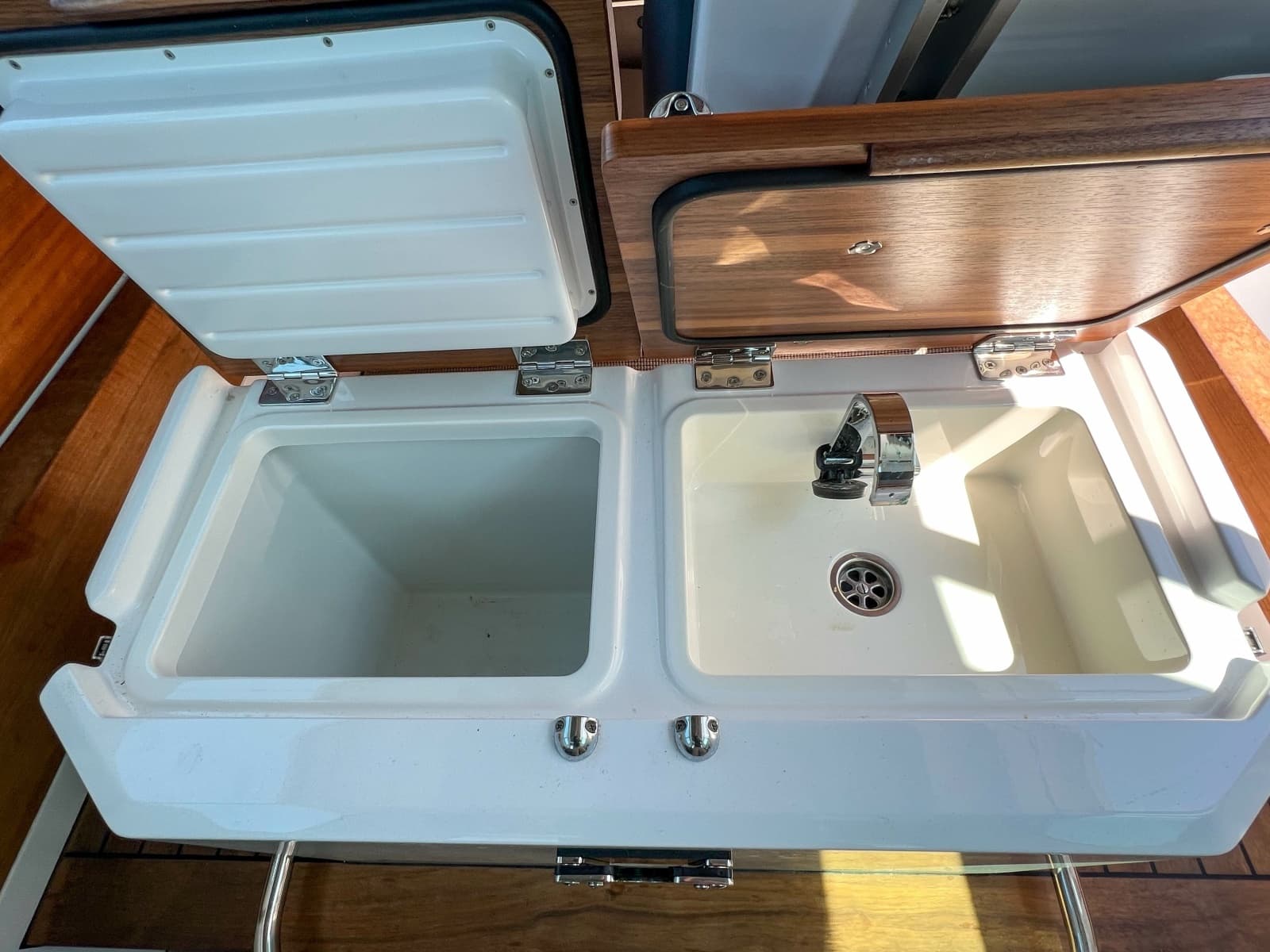 2020 Axopar 28 Cabin