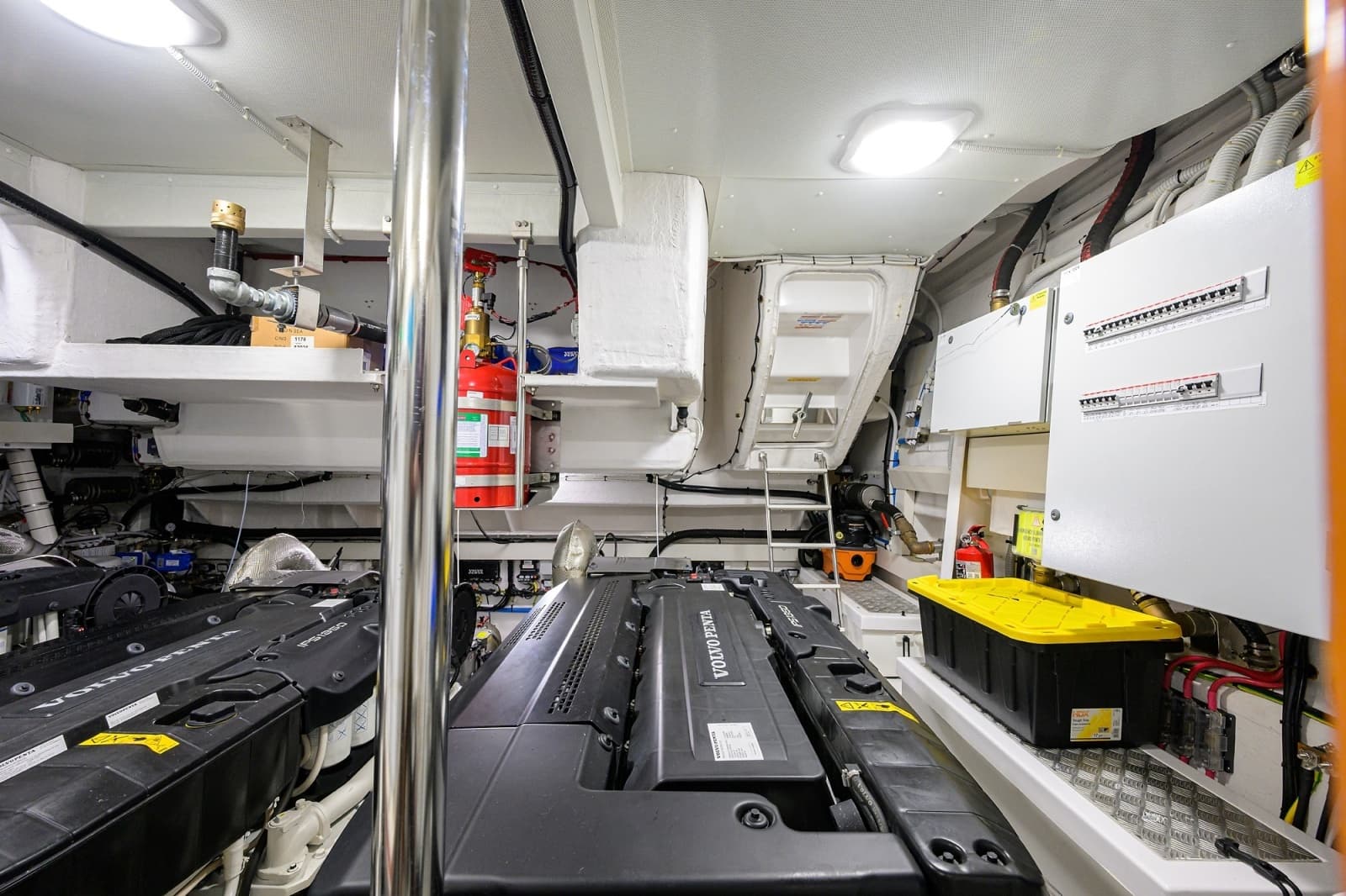 Azimut 78 - DT78 - Engine Room