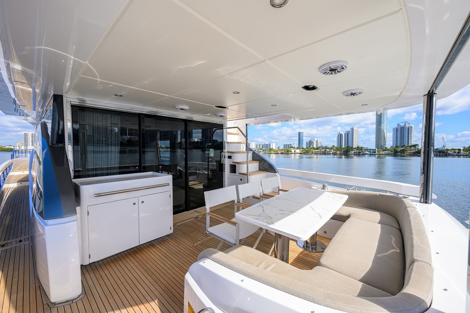 Azimut 78 - DT78 - Aft Deck