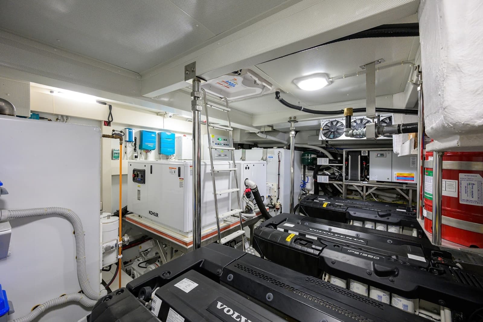 Azimut 78 - DT78 - Engine Room