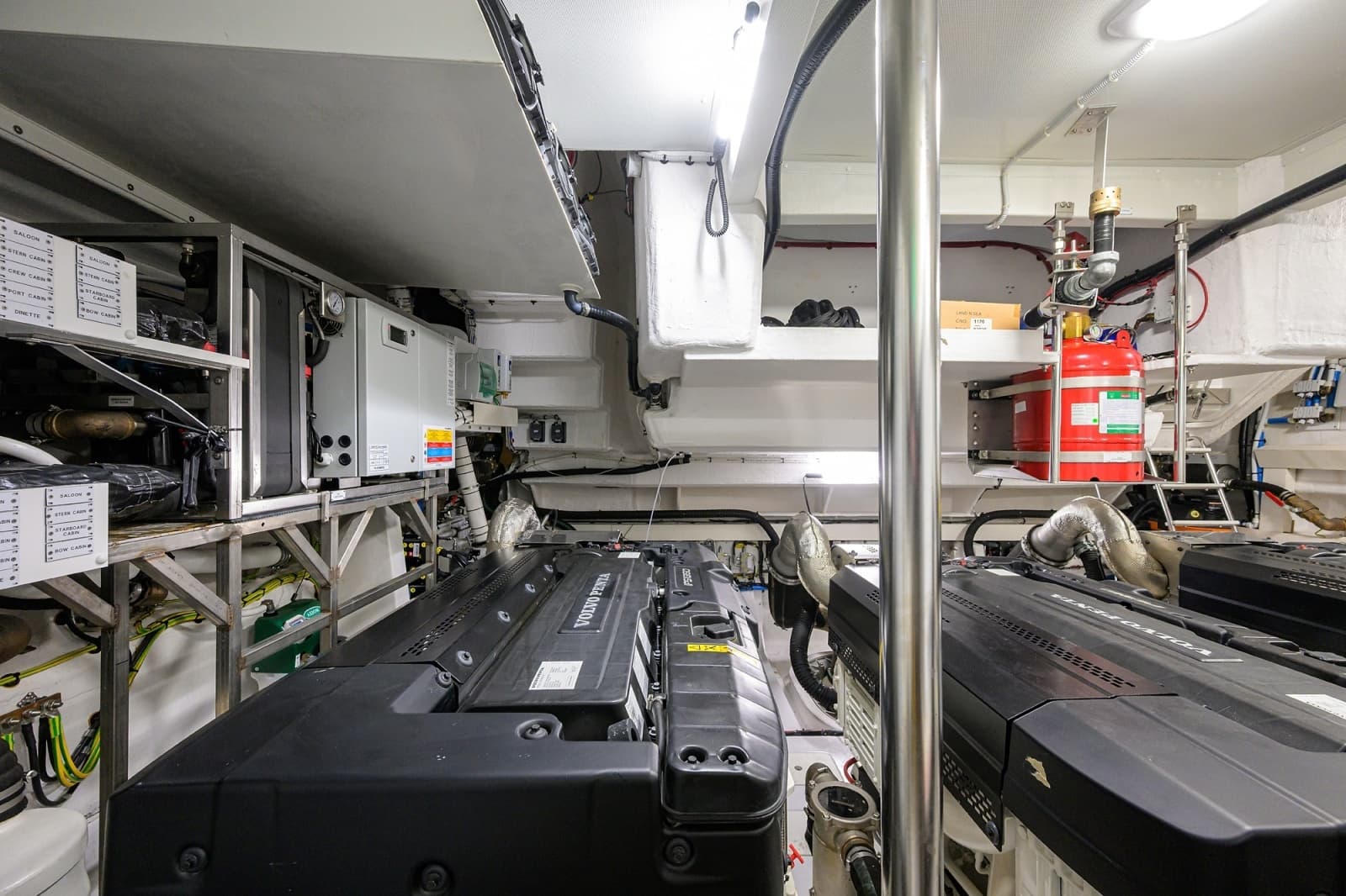 Azimut 78 - DT78 - Engine Room