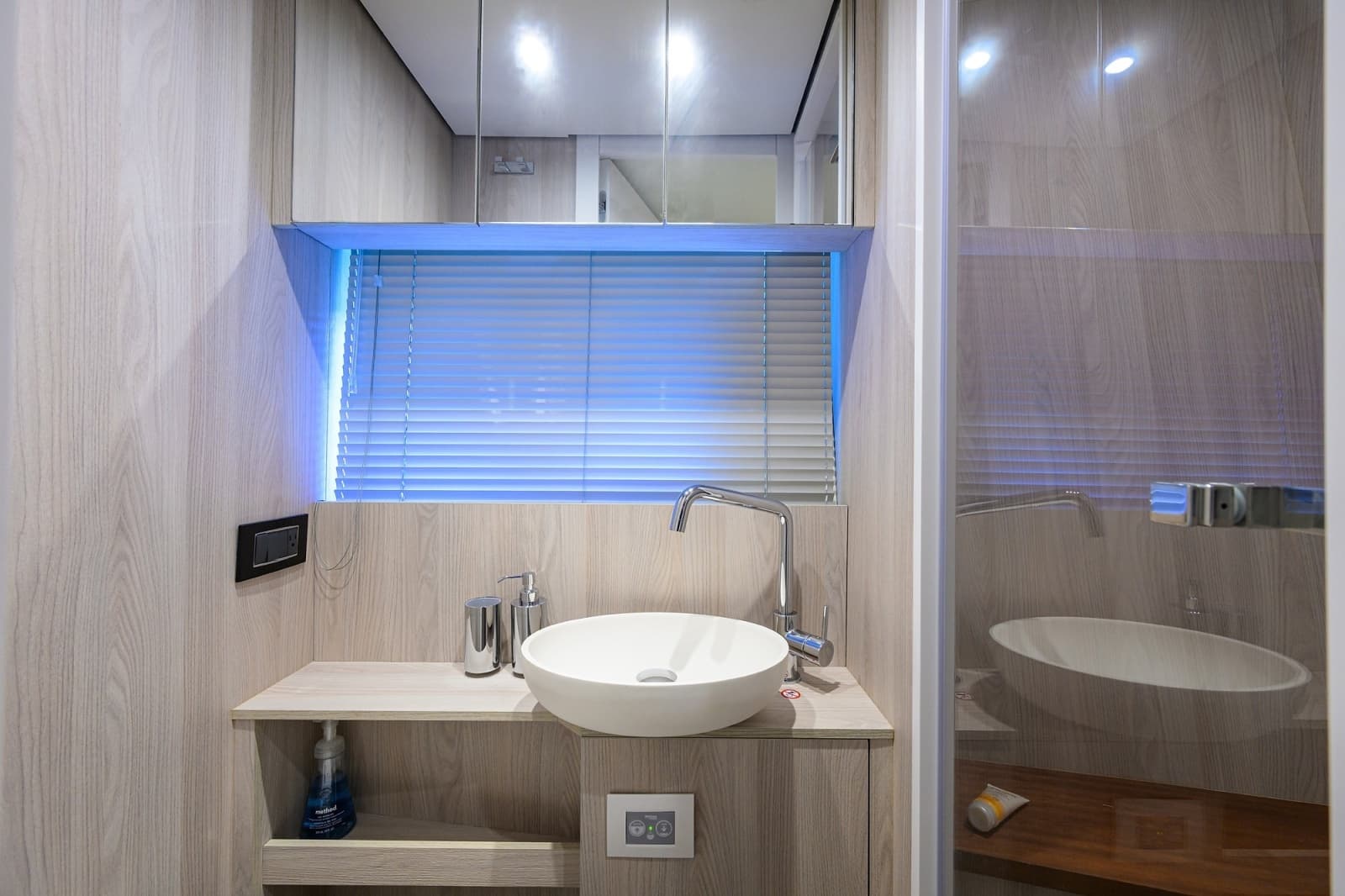 Azimut 78 - DT78 - Crew Head