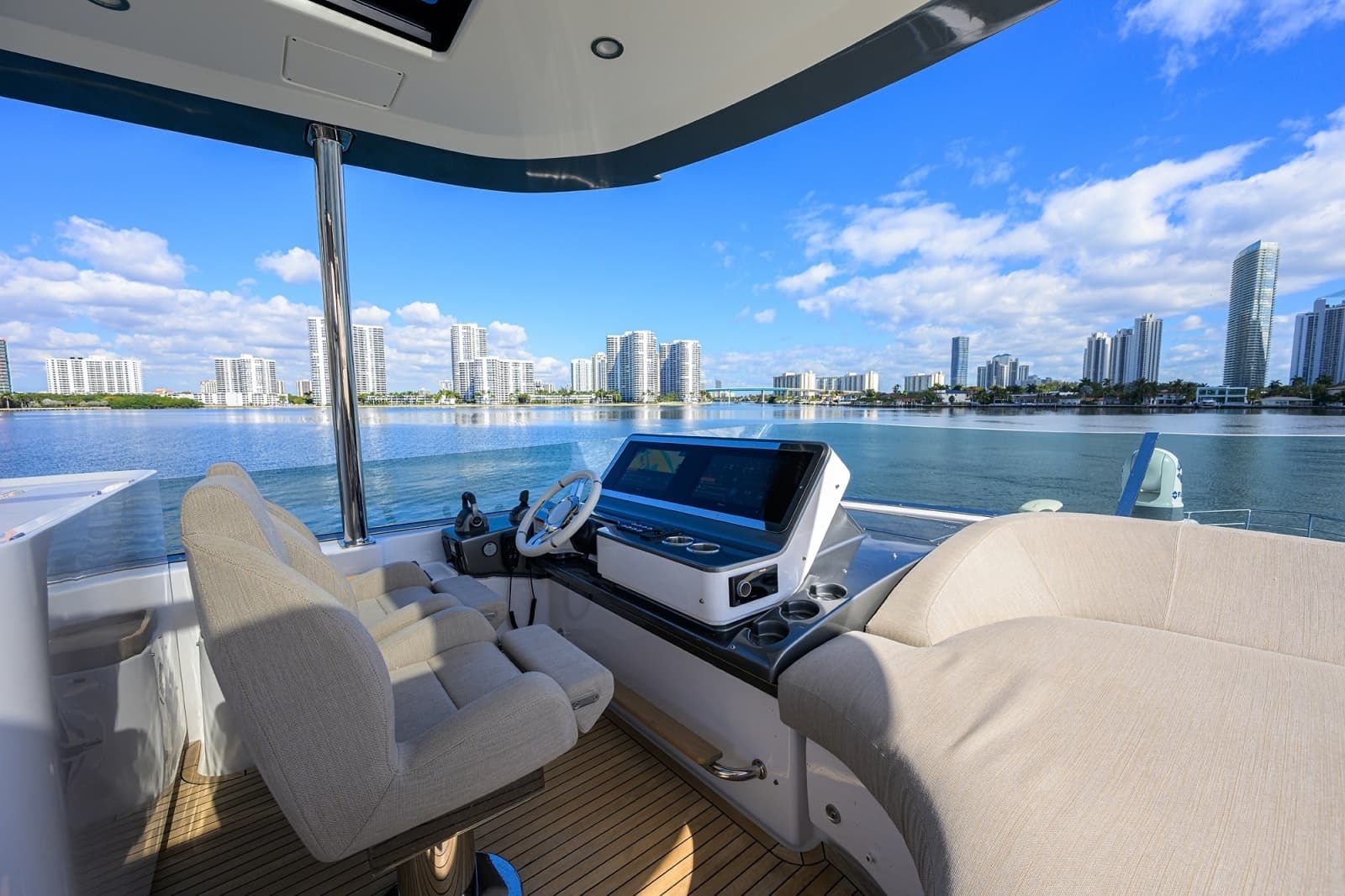 Azimut 78 - DT78 - Flybridge Helm