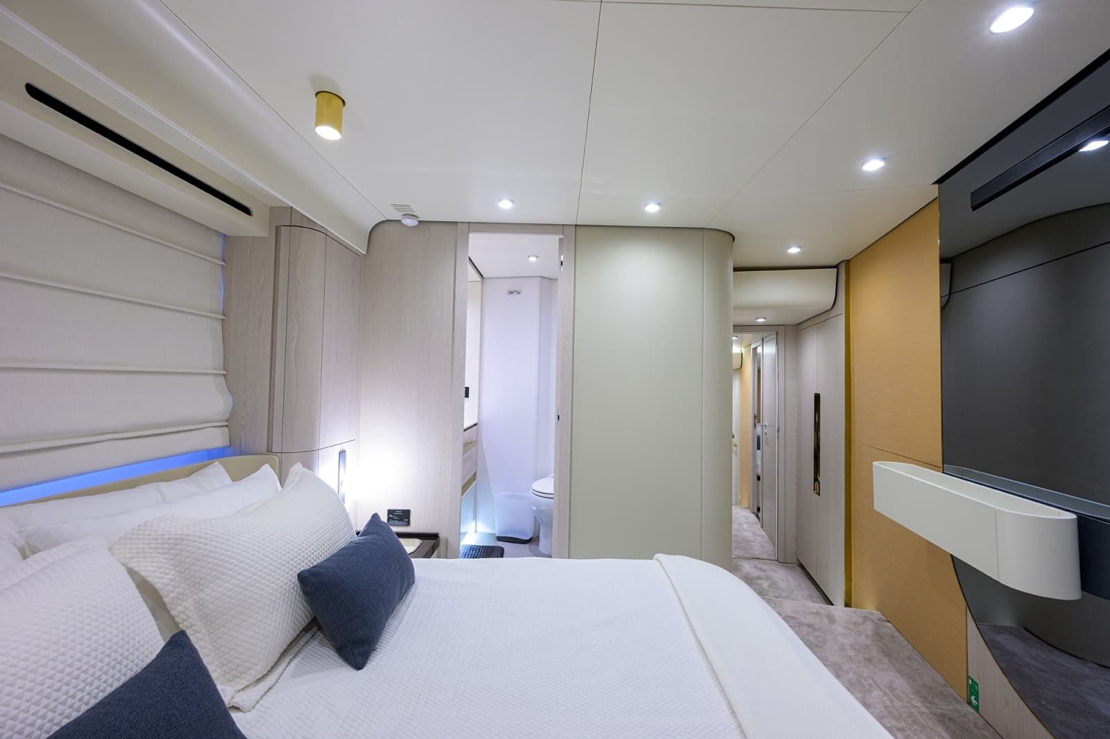 Azimut 78 - DT78 - Forward Stateroom
