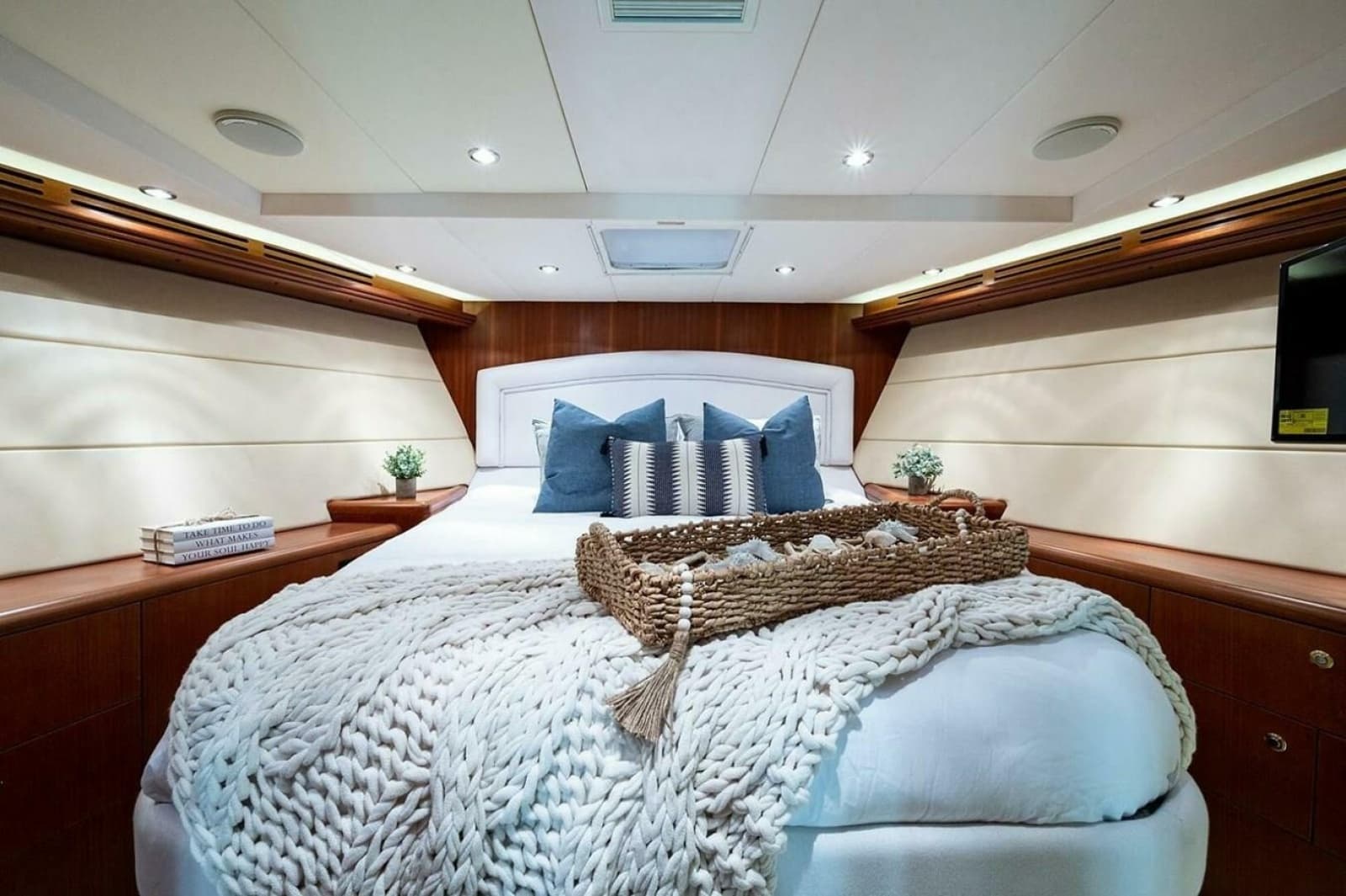 2003 Hatteras 100 Raised Pilothouse