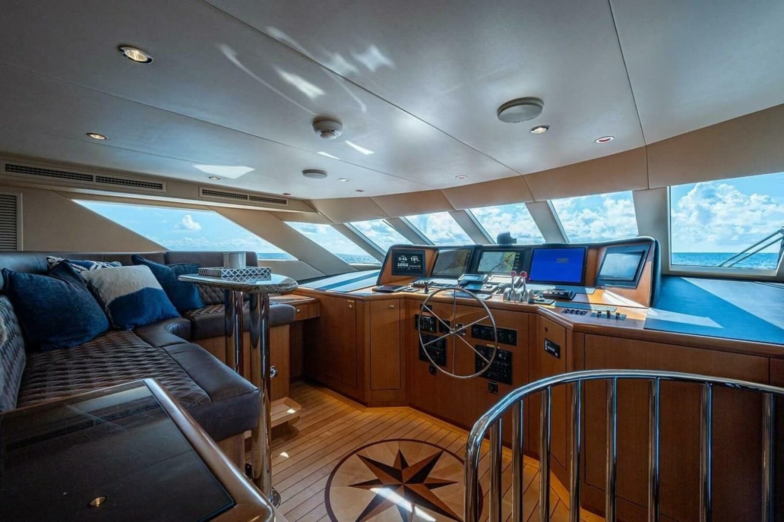 2003 Hatteras 100 Raised Pilothouse