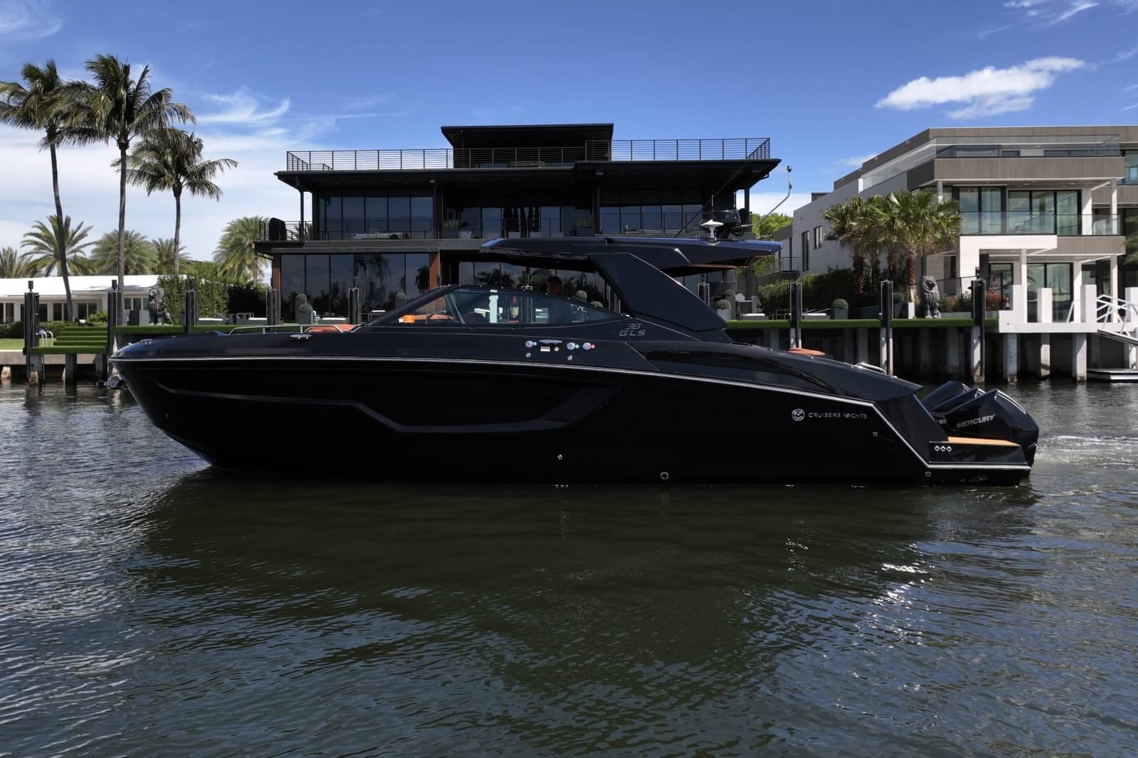 2022 Cruisers Yachts 38 GLS OB