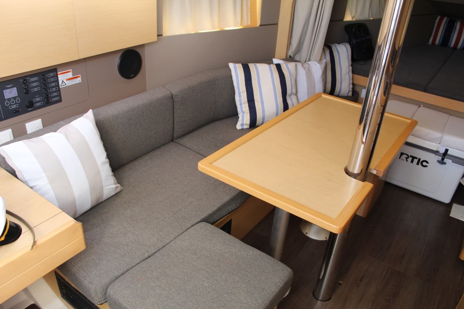 2016 Beneteau 35 Oceanis